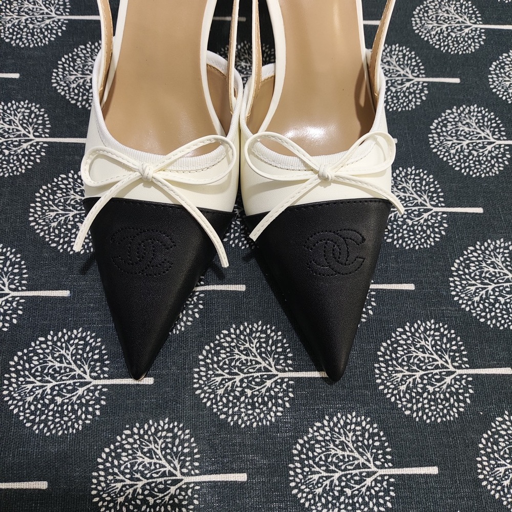 CHANEL Black and White Two-Tone Pointed Slingback Pumps - Picture 3 of 11